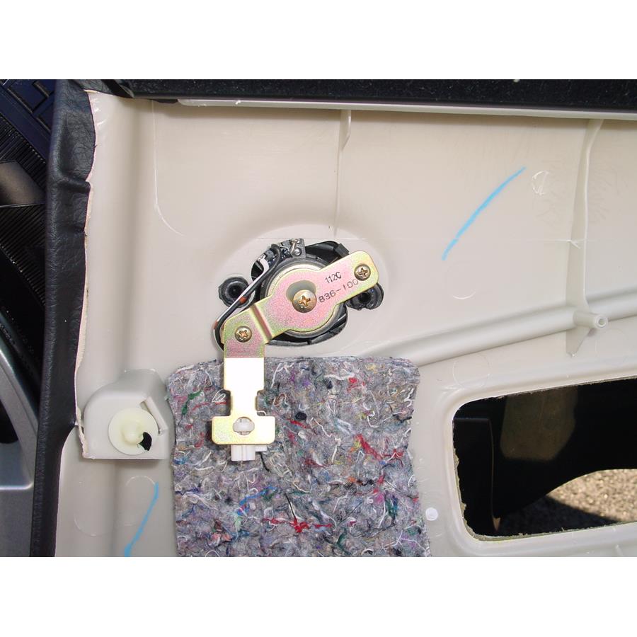 2004 Isuzu Axiom Rear door tweeter