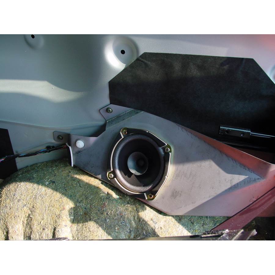 1999 Isuzu VehiCROSS Mid-rear speaker