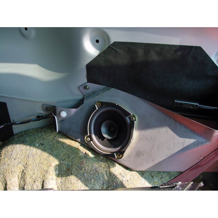 2000 Isuzu VehiCROSS Mid-rear speaker
