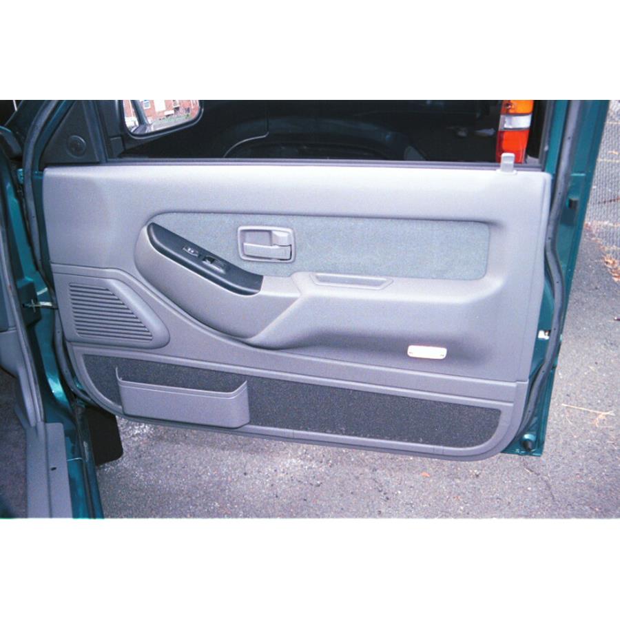 1997 Isuzu Rodeo Front door speaker location