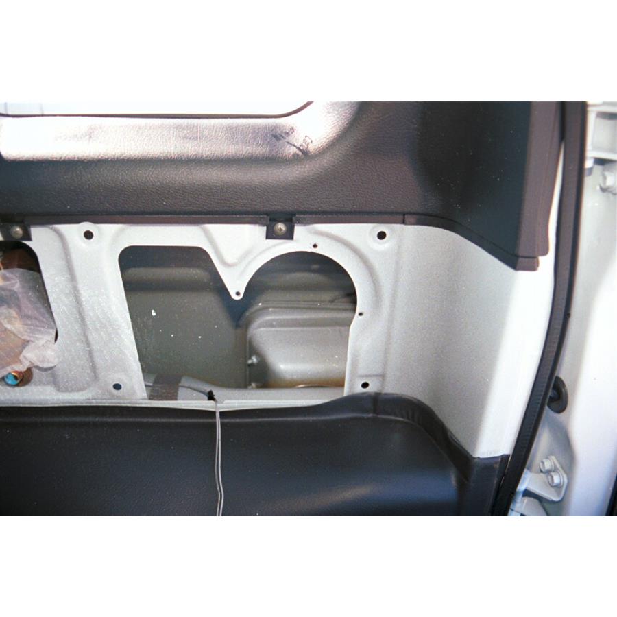 1997 Geo Tracker Far-rear side speaker removed