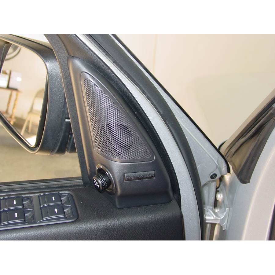 2008 Land Rover LR3 Front door tweeter location