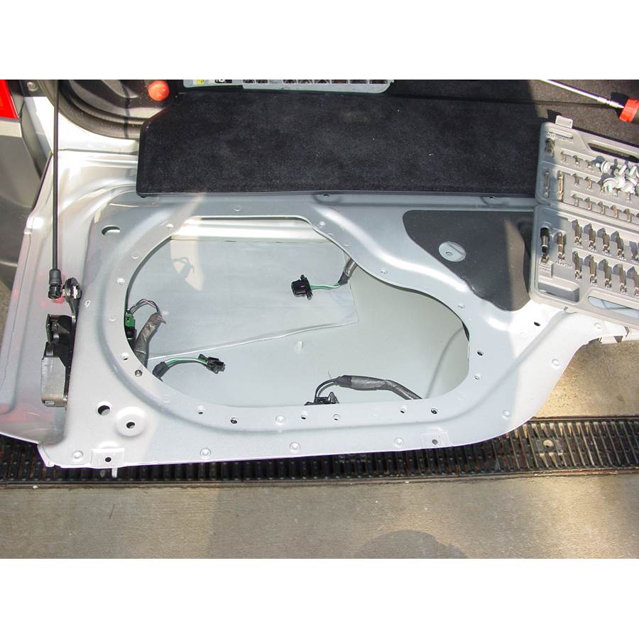 2008 Land Rover LR3 Tail door speaker removed