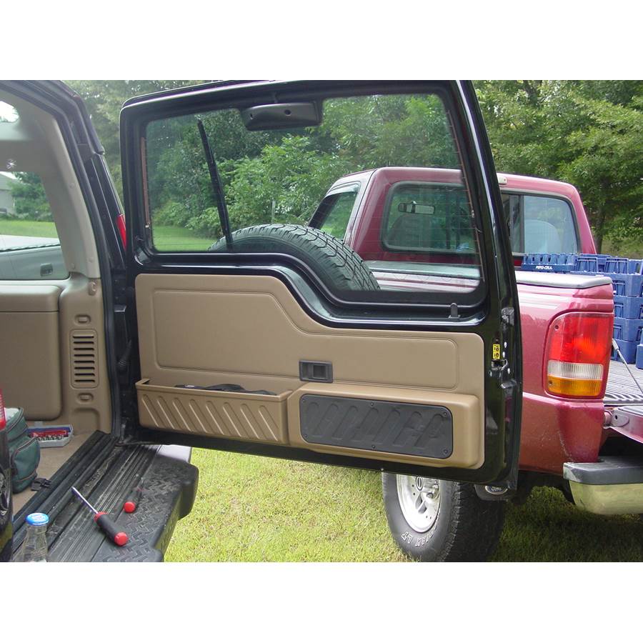 2002 Land Rover Discovery Tail door speaker location