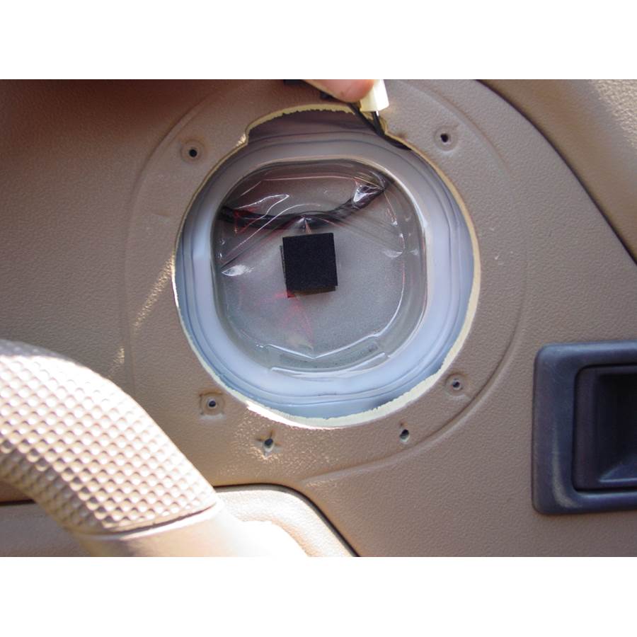 1995 Land Rover Discovery Front speaker removed