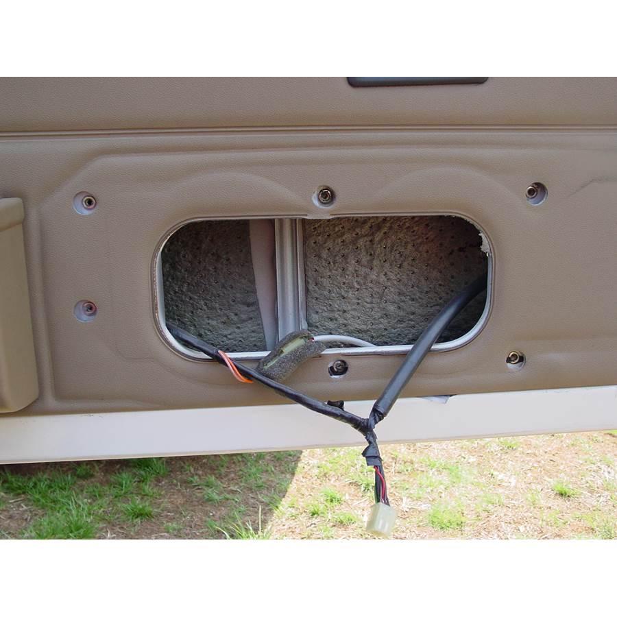 1995 Land Rover Discovery Tail door speaker removed