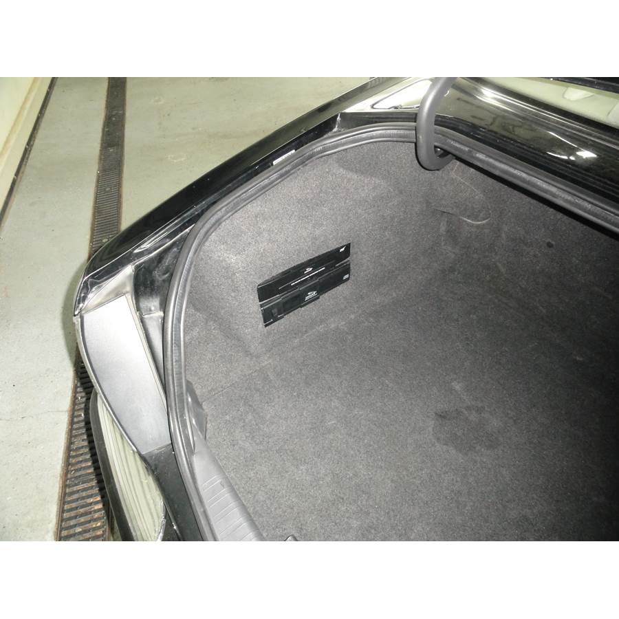 2002 Jaguar Super V8 Factory amplifier location