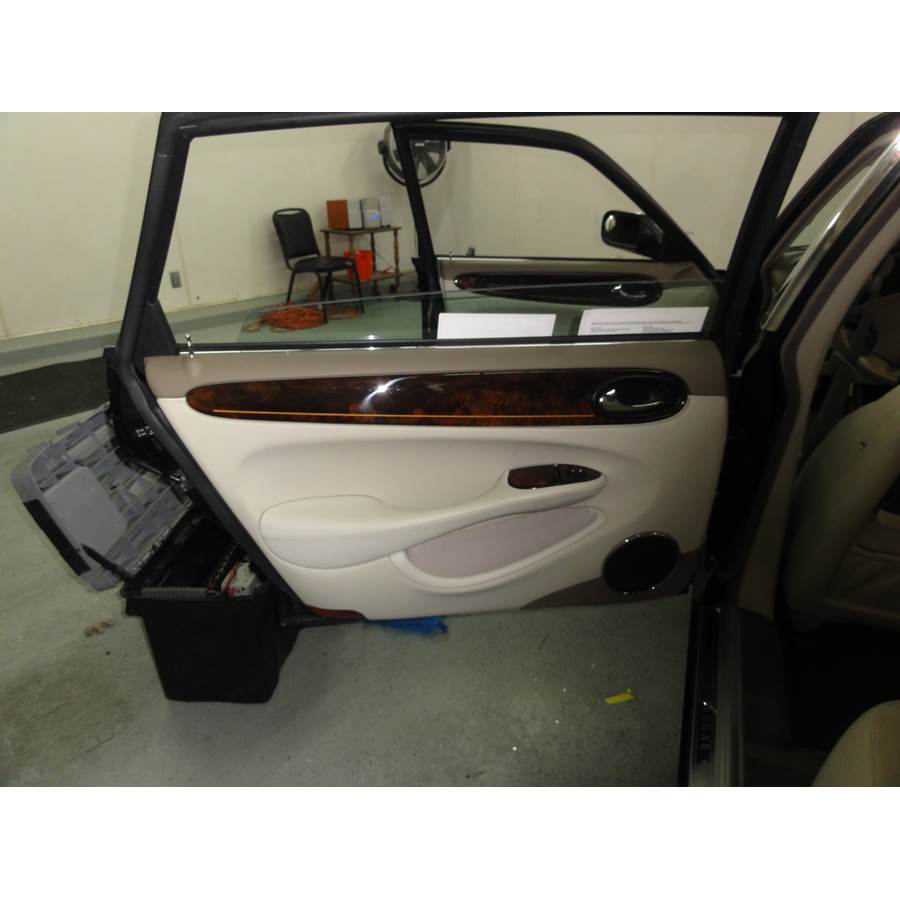 2000 Jaguar Van Den Plas Rear door speaker location