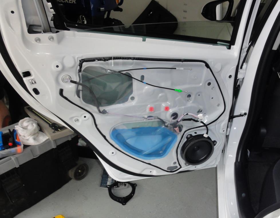 toyota yaris rear door