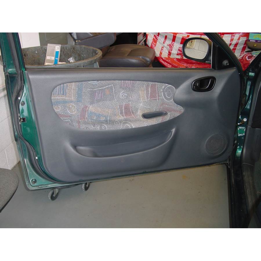 1999 Daewoo Lanos Front door speaker location