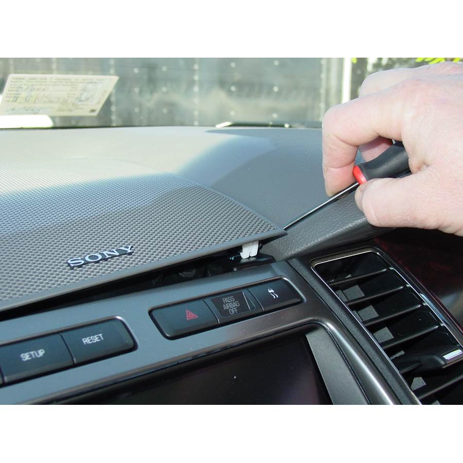 2016 Ford Taurus Center dash speaker location