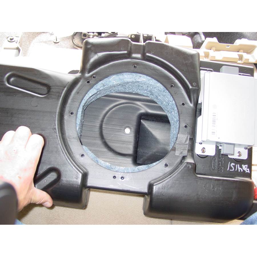 2007 Ford Explorer Far-rear side speaker removed