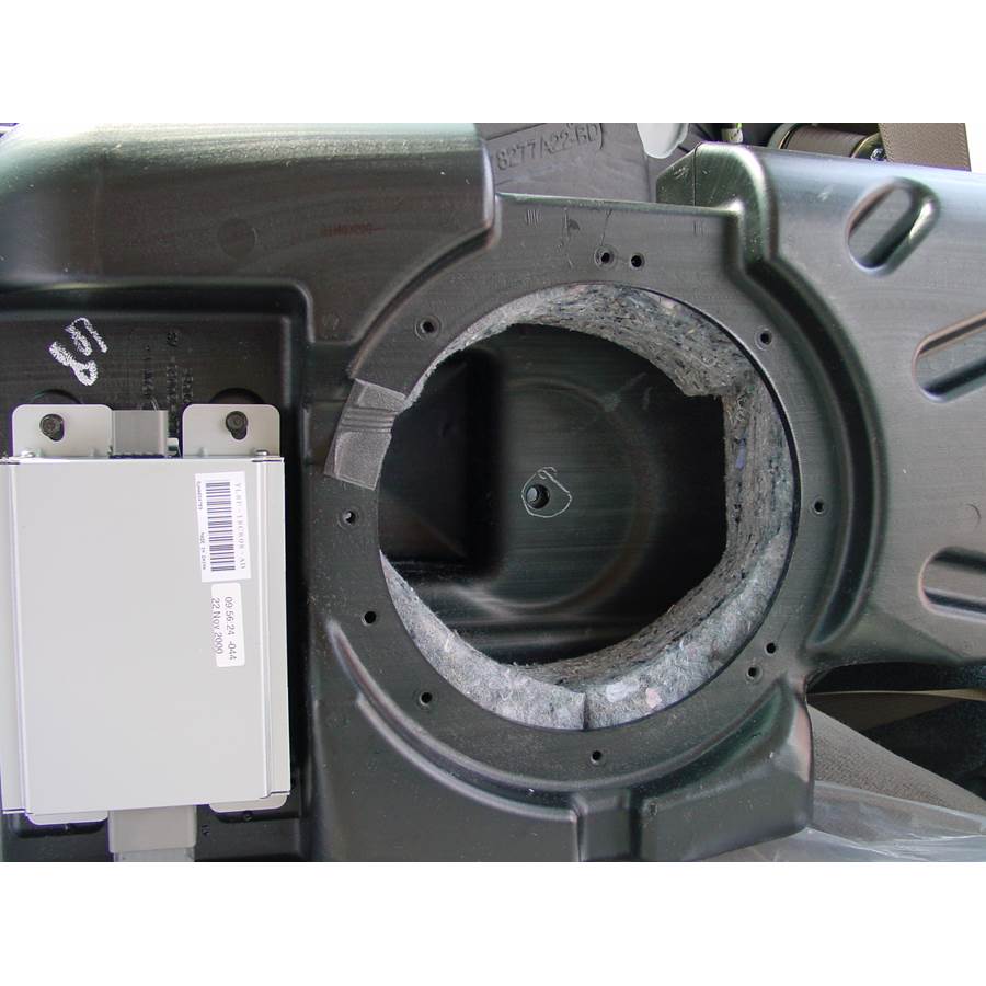 2005 Ford Explorer Far-rear side speaker removed