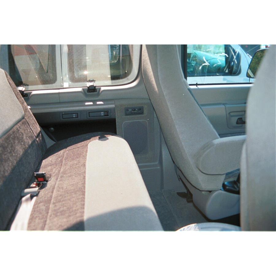 1998 Ford E Series Mid-rear speaker location