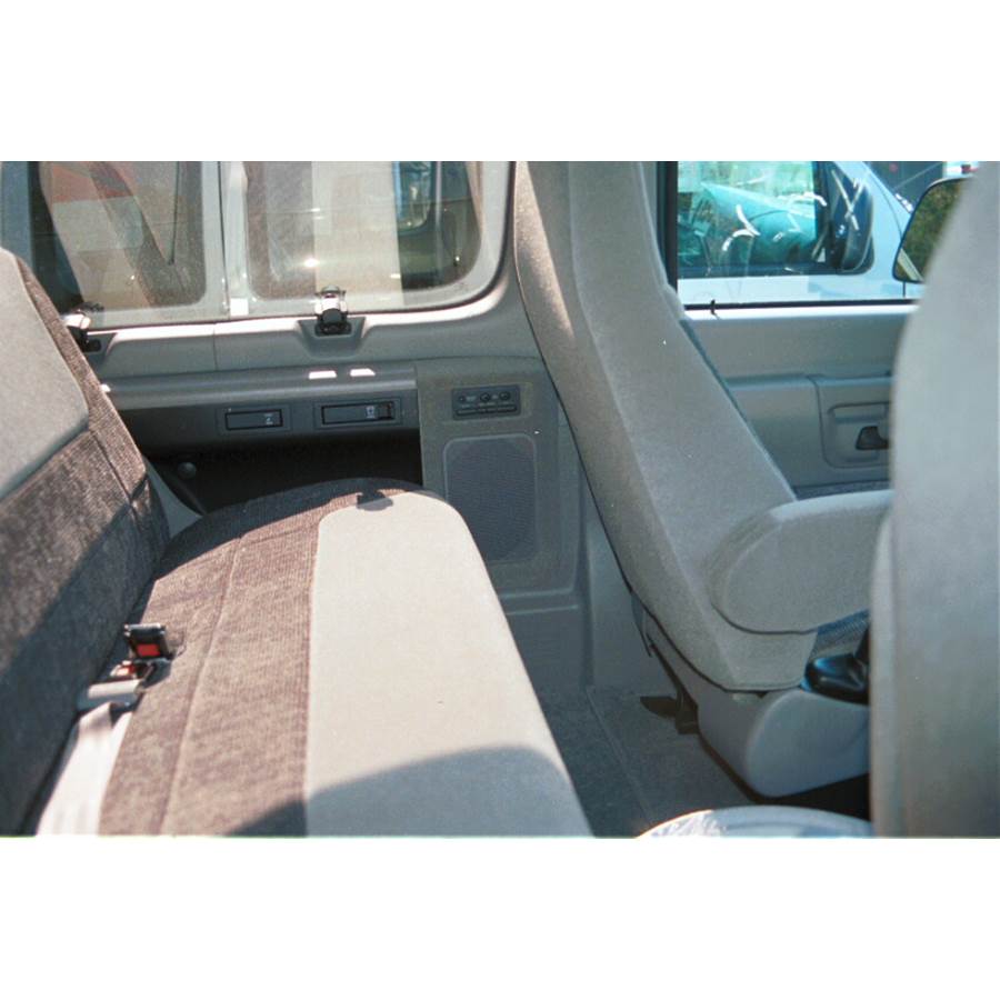 2002 Ford Econoline Mid-rear speaker location