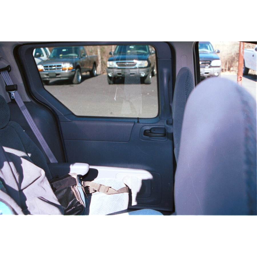 2000 Ford Windstar Mid-rear speaker location