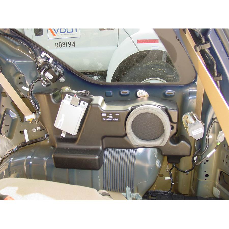 2005 Ford Freestyle Far-rear side speaker