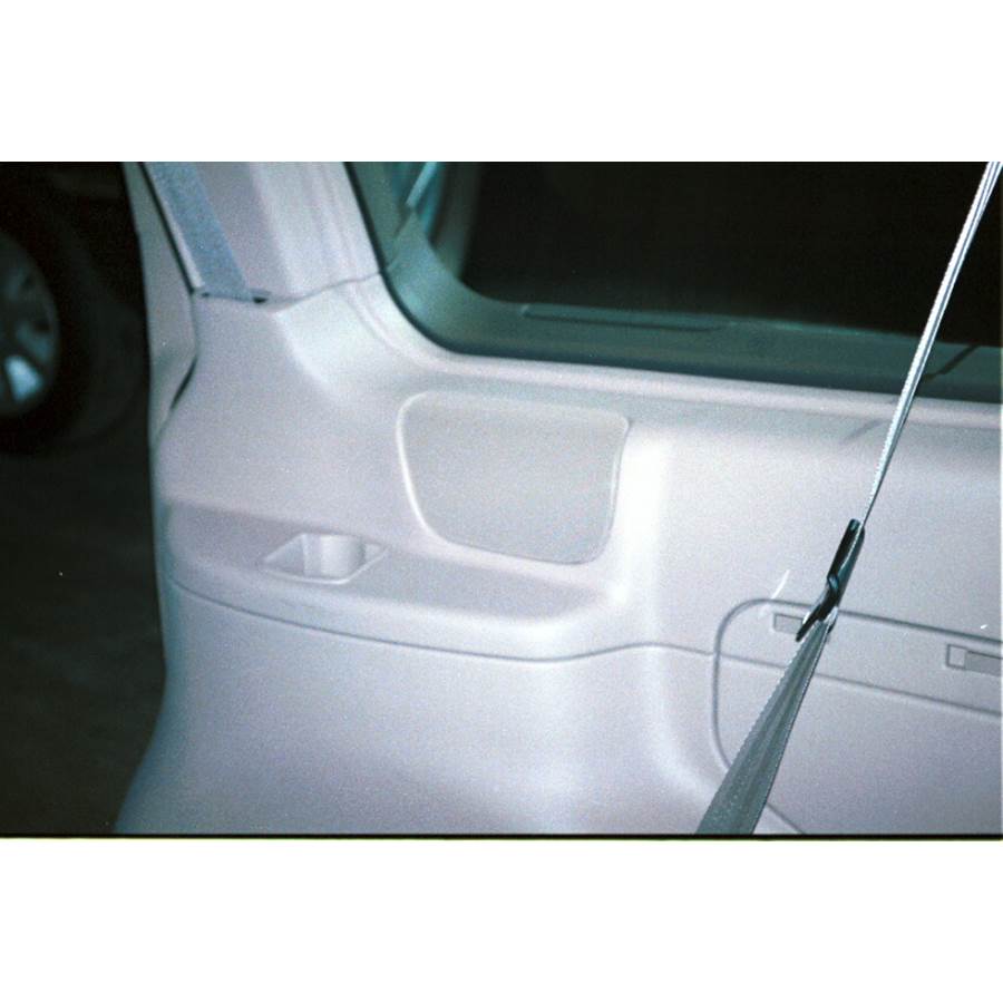 1995 Ford Windstar Mid-rear speaker location