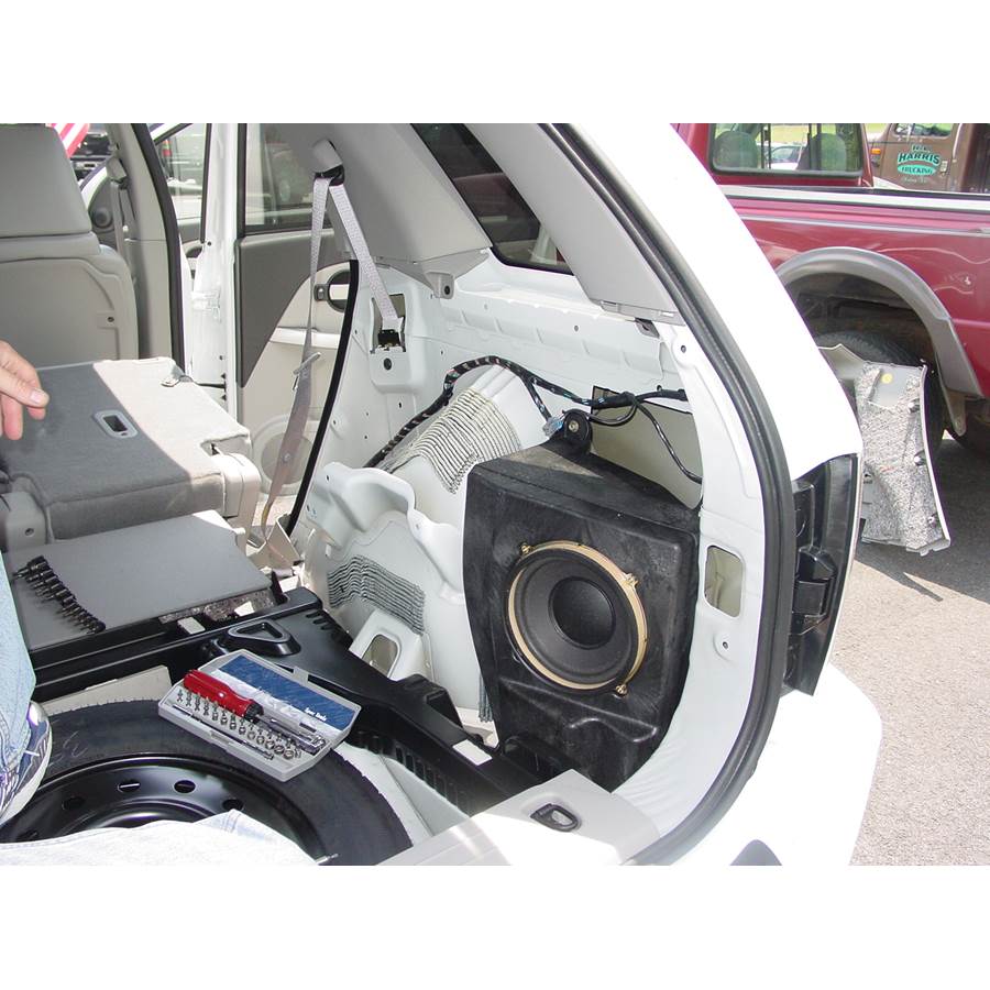 2005 Chevrolet Equinox Far-rear side speaker
