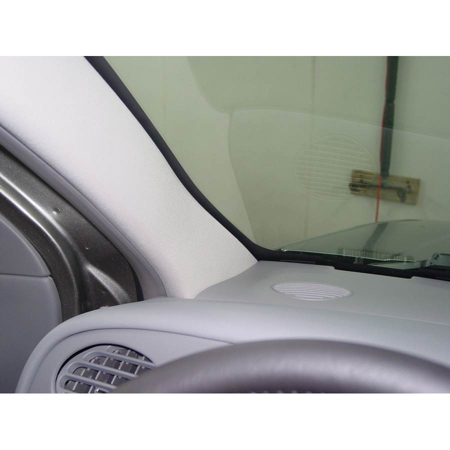 2004 Chevrolet TrailBlazer Front pillar speaker location