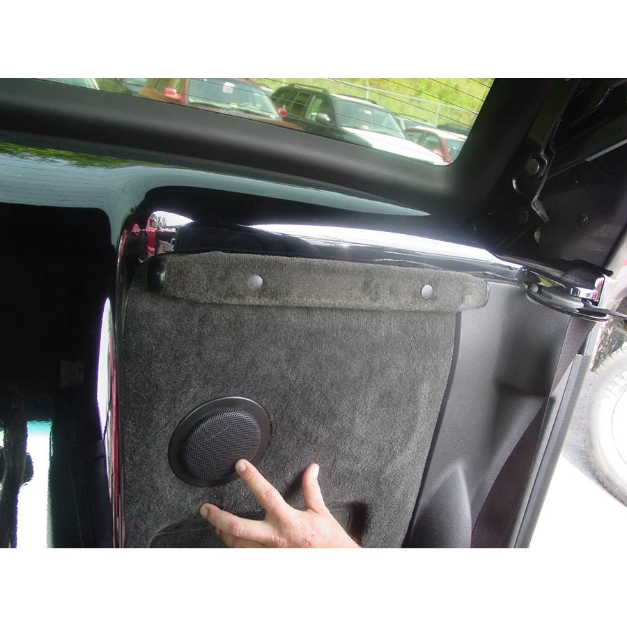 2004 Chevrolet SSR Rear cab speaker location