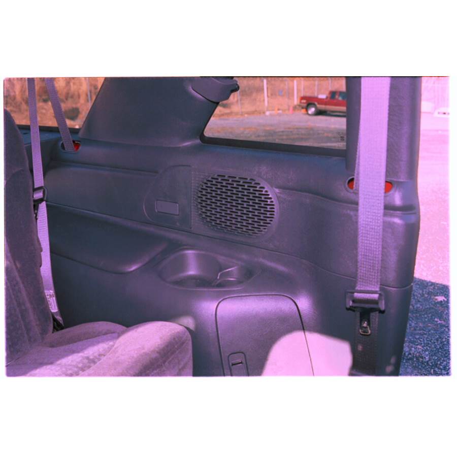 2003 Chevrolet Blazer Mid-rear speaker location