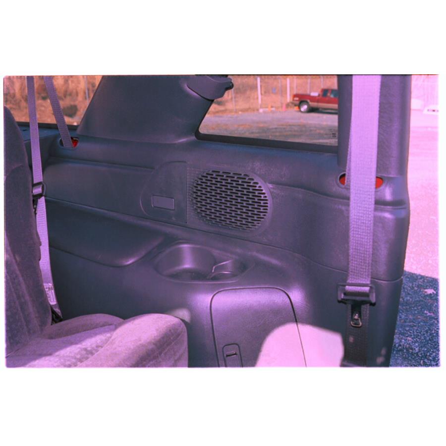 2005 Chevrolet Blazer Mid-rear speaker location