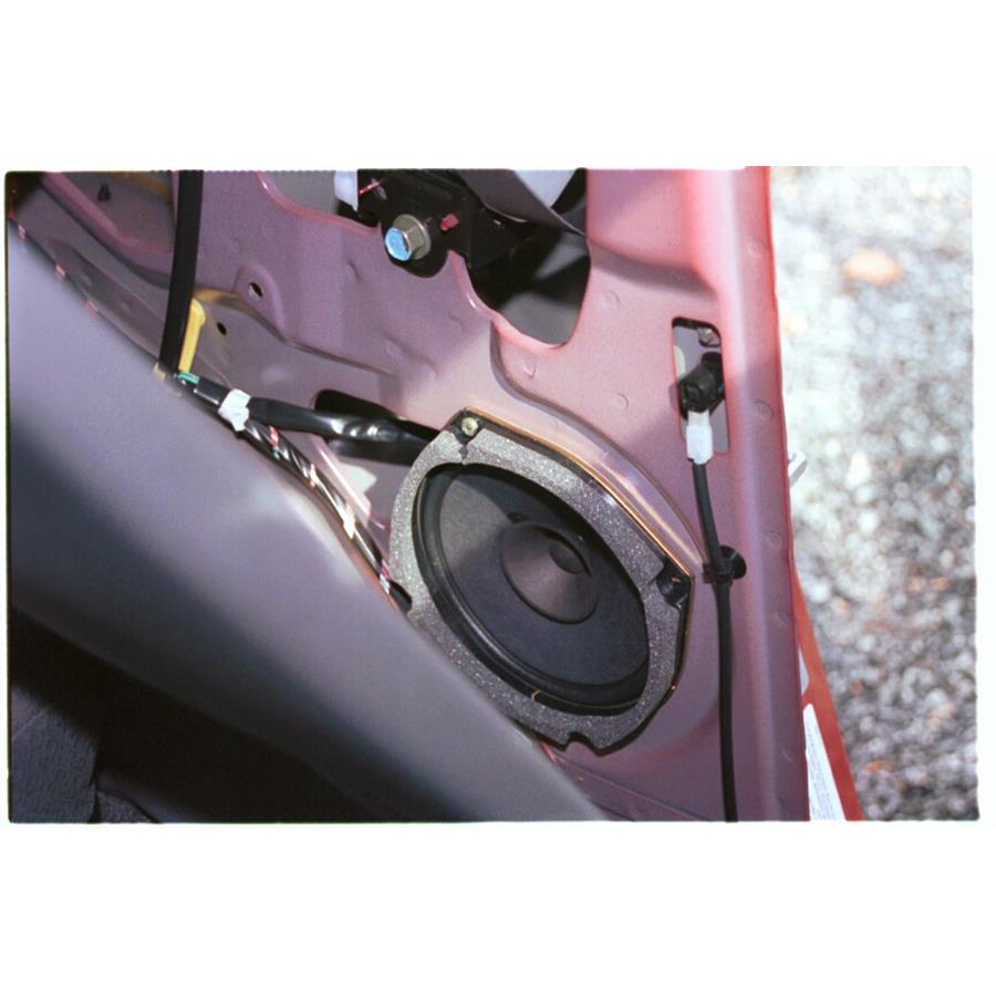 1999 Chevrolet Tracker Mid-rear speaker