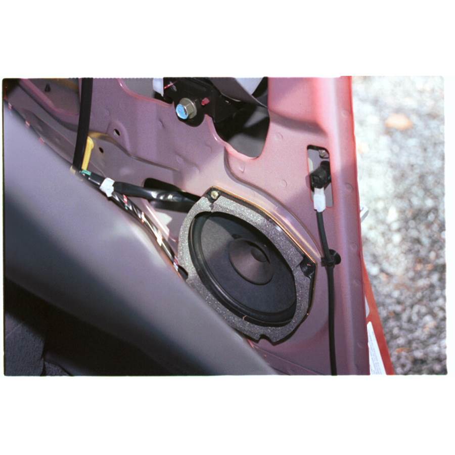 2001 Chevrolet Tracker Mid-rear speaker