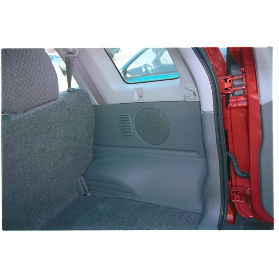 2004 Chevrolet Tracker Far-rear side speaker location