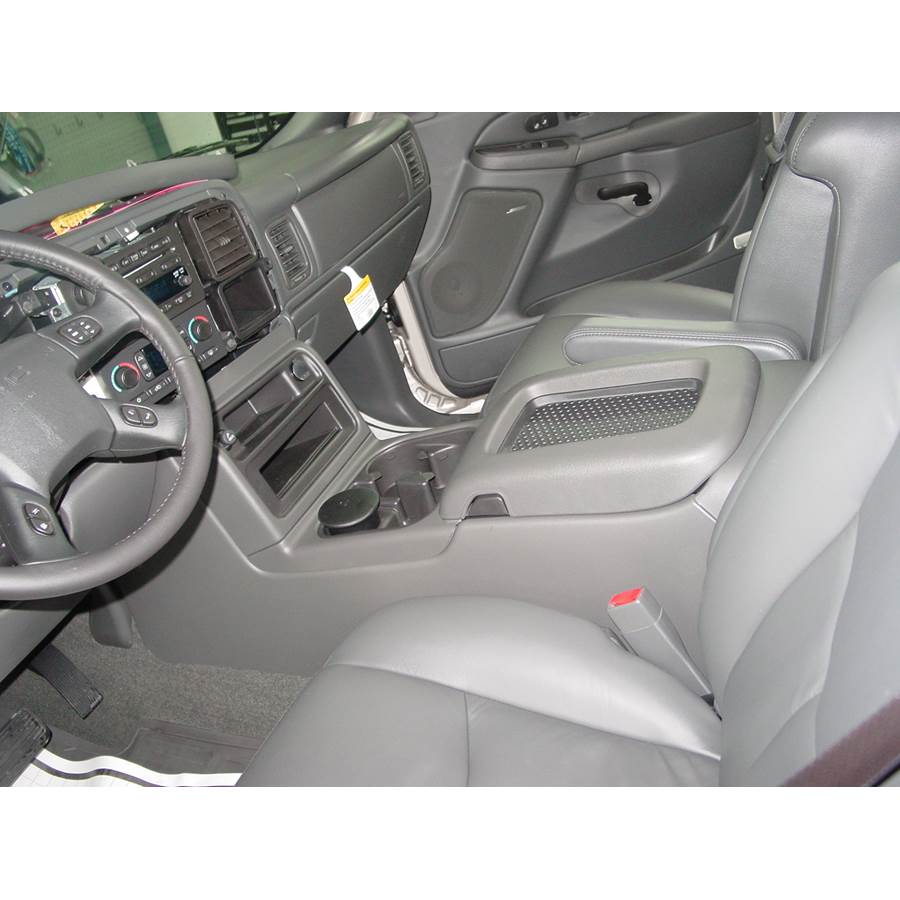 2004 Chevrolet Silverado 1500 Center console speaker location