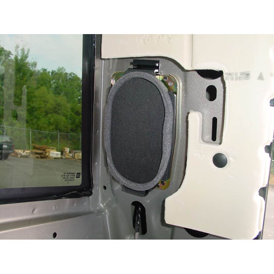 2005 Chevrolet Silverado 2500/3500 Rear pillar speaker