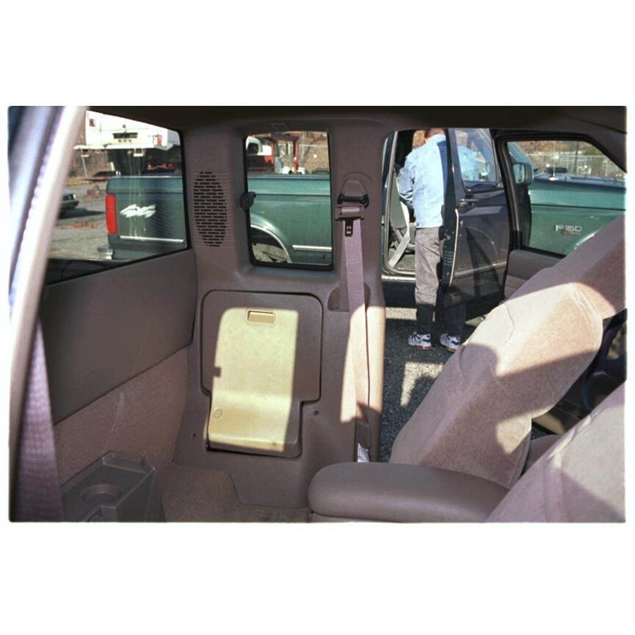 1999 Chevrolet S10 Rear pillar speaker location