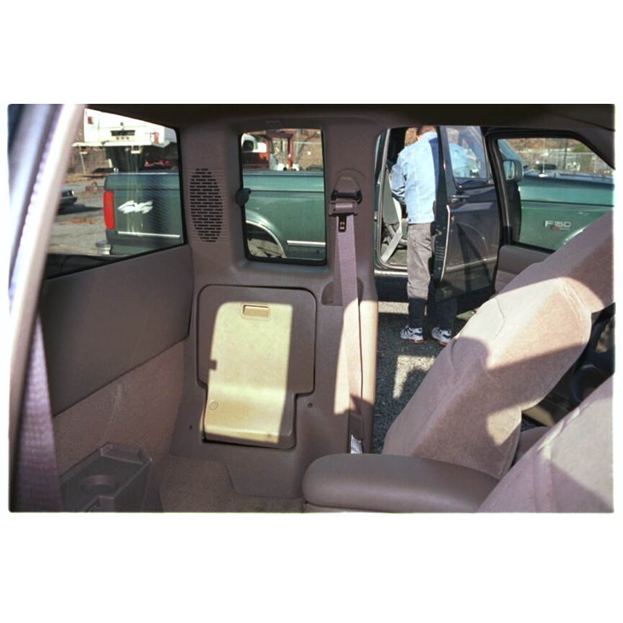 2000 Chevrolet S10 Rear pillar speaker location