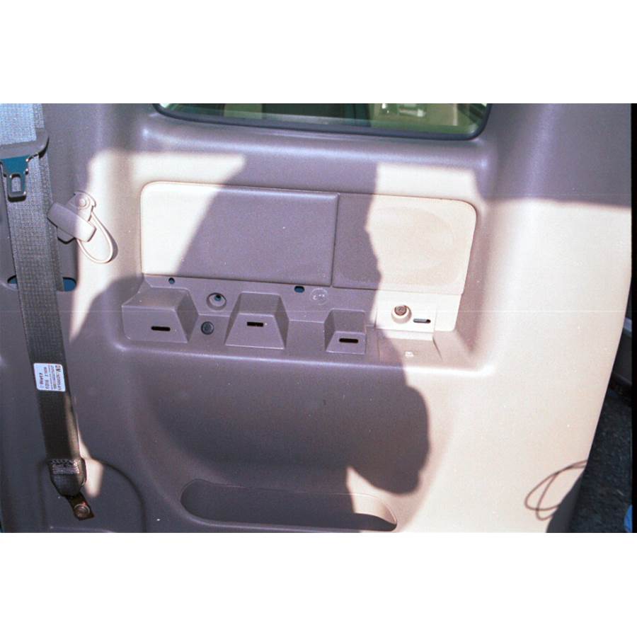 2000 Chevrolet Silverado 2500/3500 Rear pillar speaker location