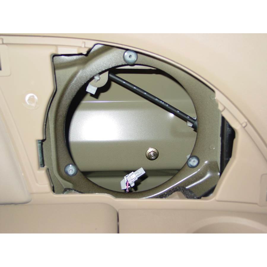 2008 Honda Odyssey Mid-rear speaker removed