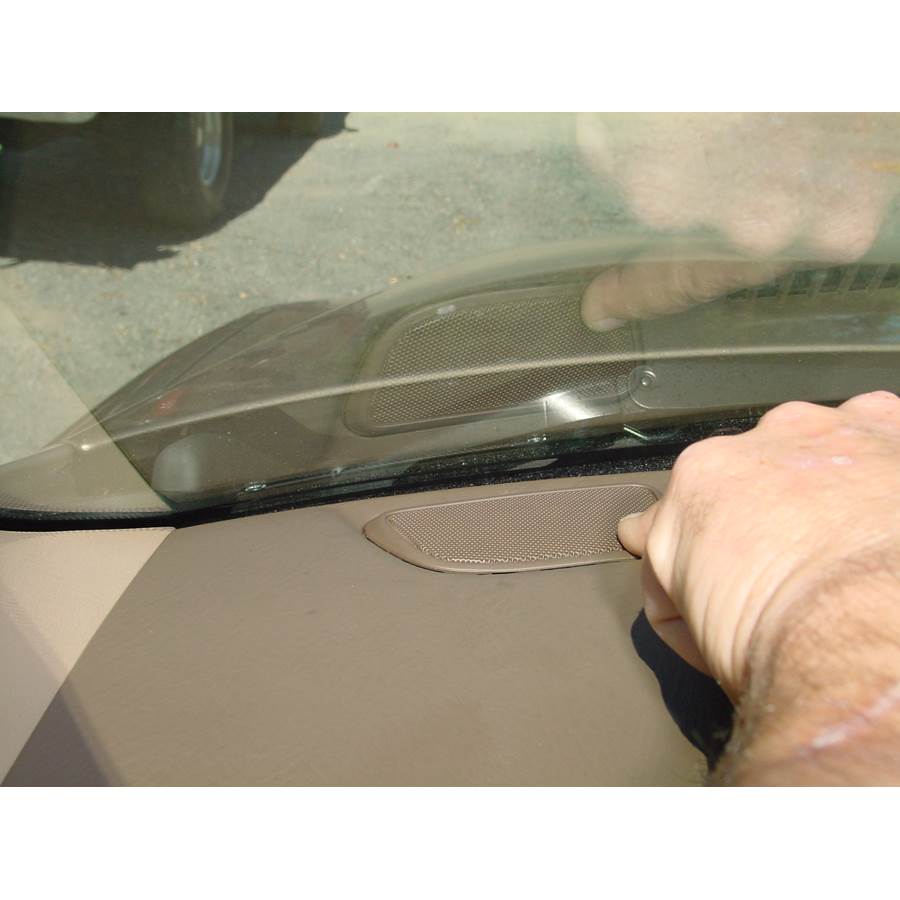 2006 Honda Pilot Dash speaker location