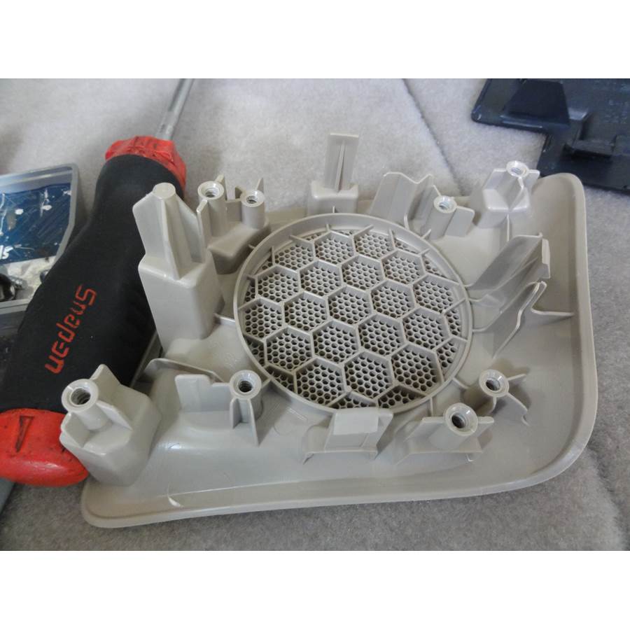 2015 Nissan Pathfinder Far-rear side speaker removed