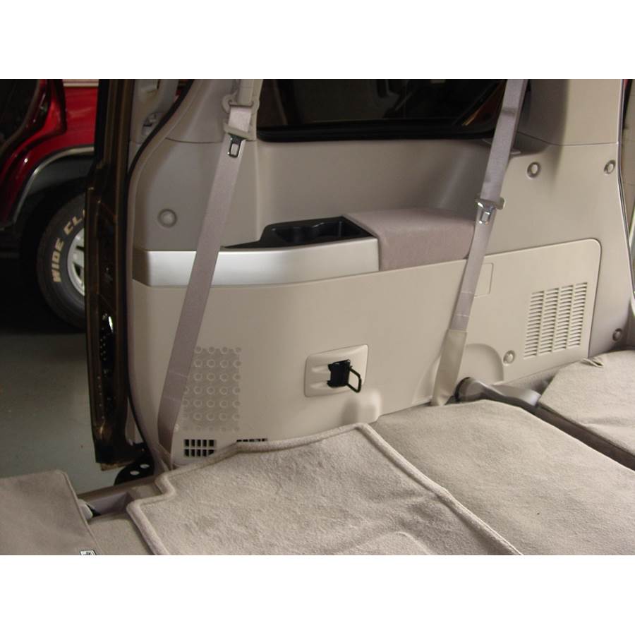 2006 Nissan Quest Mid-rear speaker location