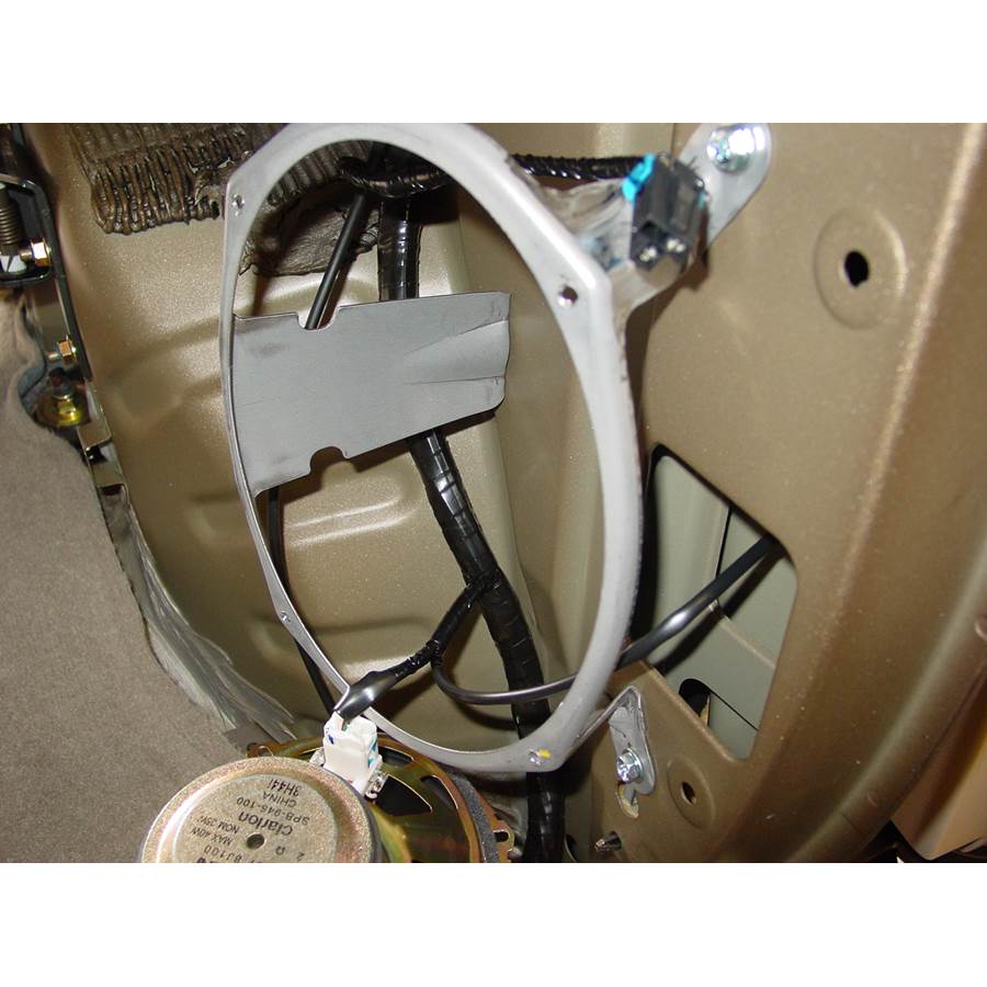 2006 Nissan Quest Mid-rear speaker removed