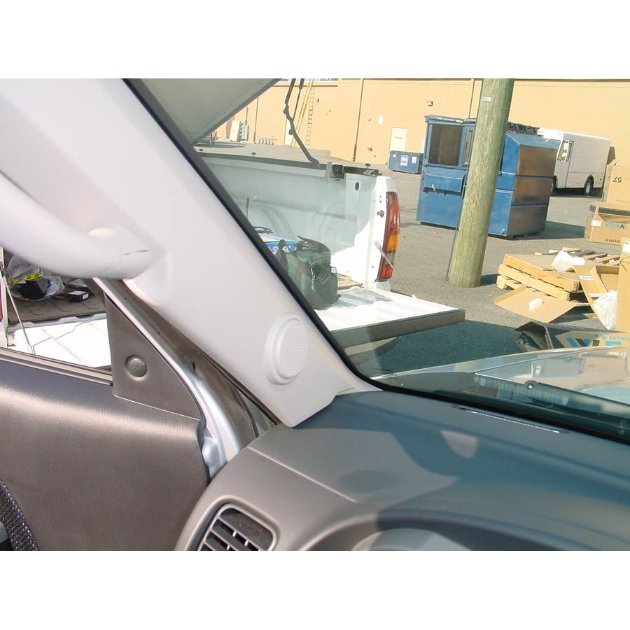 2002 Nissan Xterra Front pillar speaker location