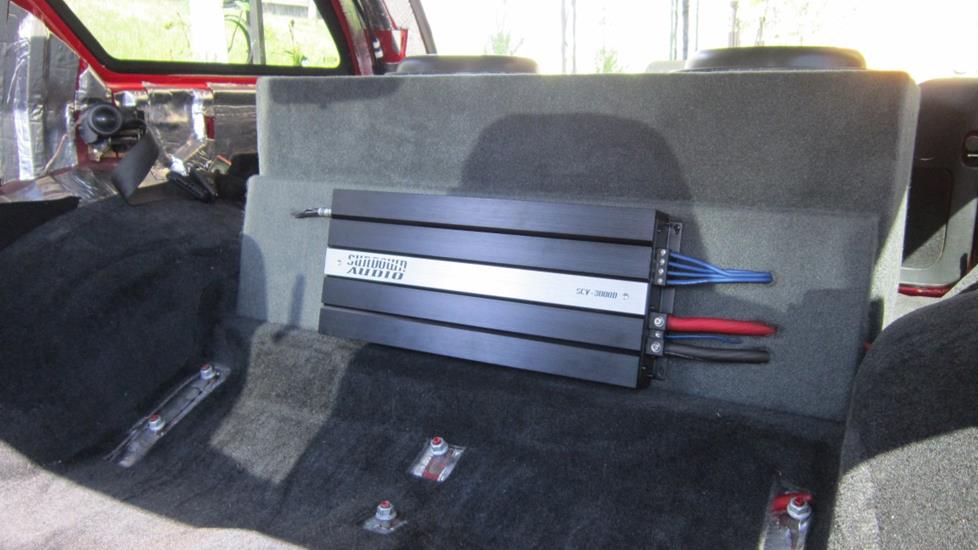 Thomas Y's 2004 Chevrolet Blazer with Sundown Audio amplifier