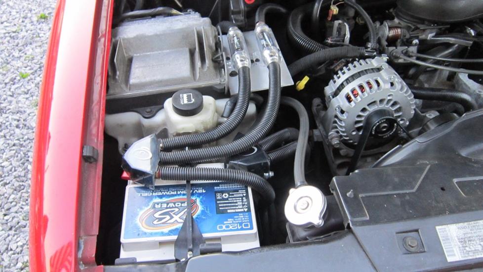 Thomas Y's 2004 Chevrolet Blazer with an XS Power D1200 battery