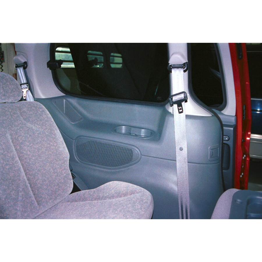 2001 Nissan Quest Mid-rear speaker location