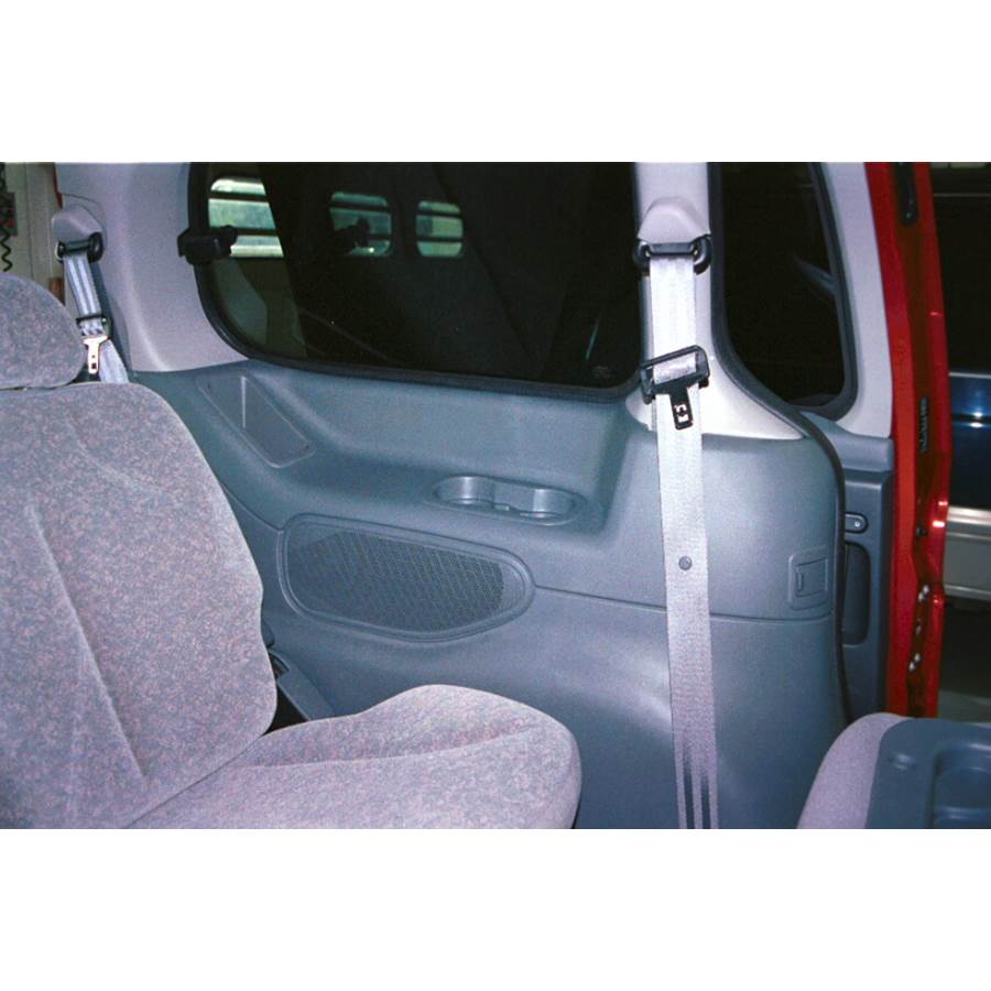 2002 Nissan Quest Mid-rear speaker location