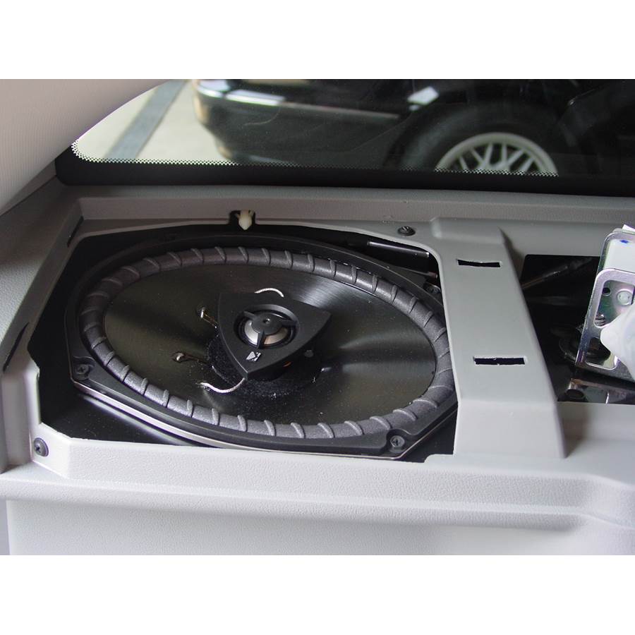 2006 Dodge Magnum Side panel speaker