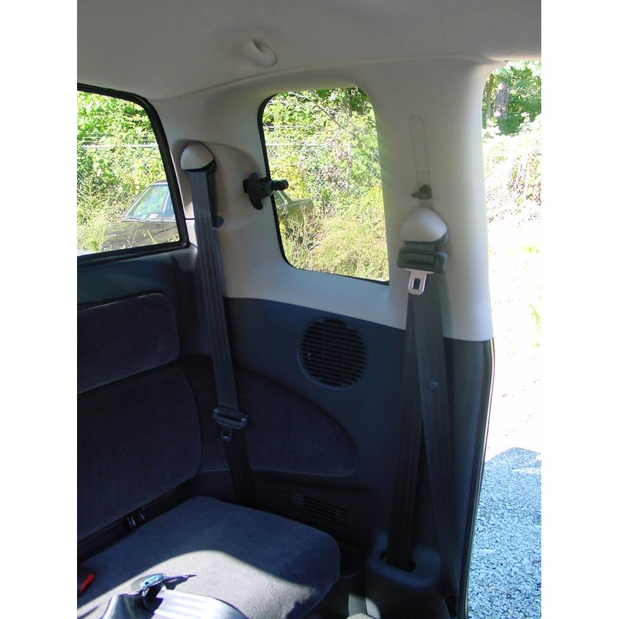 2001 Dodge Dakota Side panel speaker location