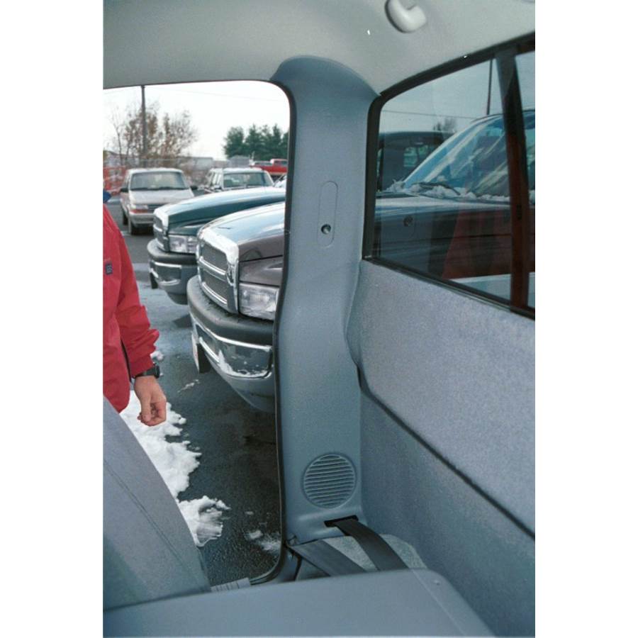 1999 Dodge Dakota Rear cab speaker location