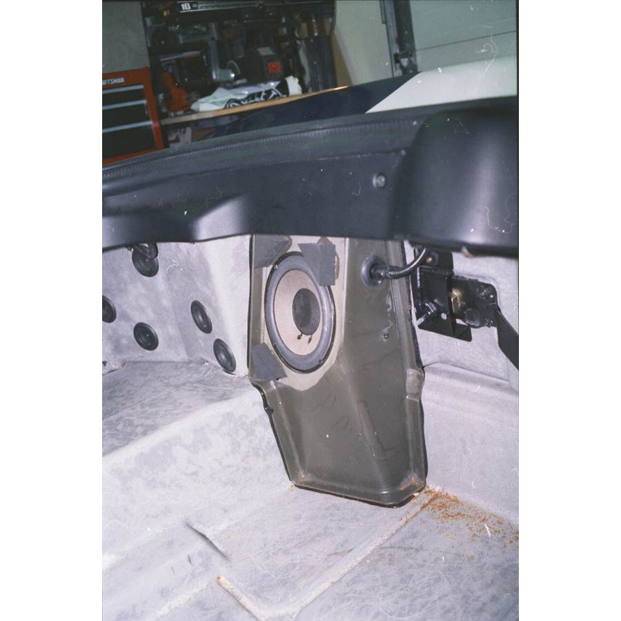 1997 Dodge Viper Far-rear side speaker