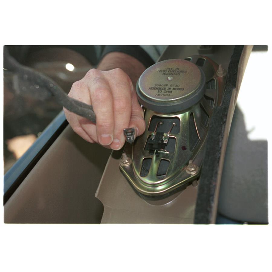 1999 GMC Sonoma Rear pillar speaker